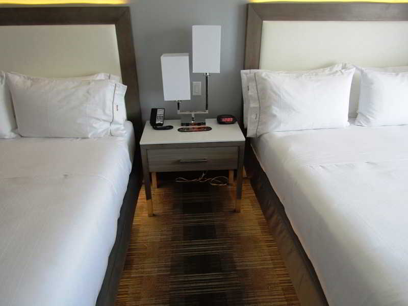 Holiday Inn Express & Suites San Diego - Mission Valley, An Ihg Hotel מראה חיצוני תמונה